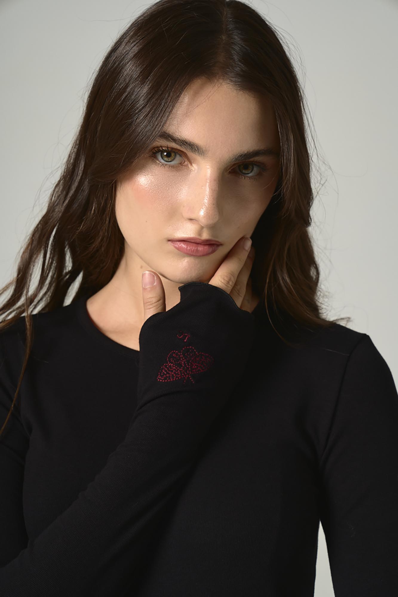 REMERA MANTIS NEGRO